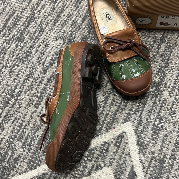 Ugg Ashdale shoes - Picture 3 of 5